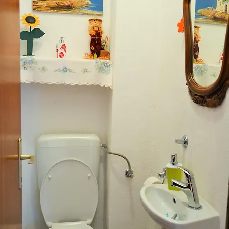 Erdgeschosswohnung Mit Viel Komfort Und Terrasse *