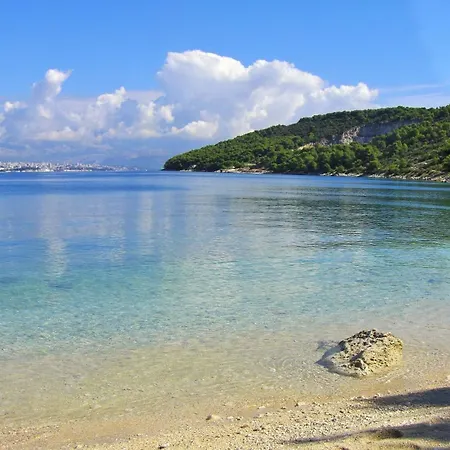 Erdgeschosswohnung Mit Viel Komfort Und Terrasse * Trogir