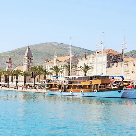 Erdgeschosswohnung Mit Viel Komfort Und Terrasse Apartment Trogir
