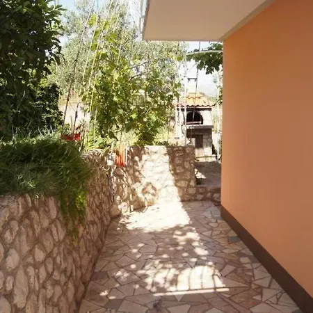 Erdgeschosswohnung Mit Viel Komfort Und Terrasse Apartment Trogir