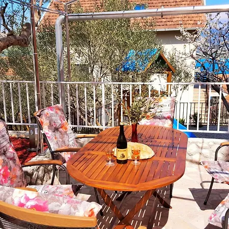 Erdgeschosswohnung Mit Viel Komfort Und Terrasse Apartment Trogir