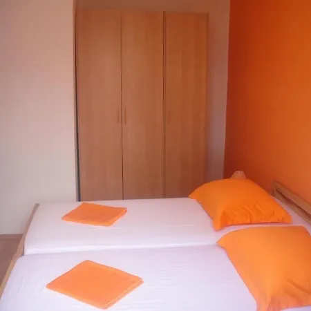 Erdgeschosswohnung Mit Viel Komfort Und Terrasse Trogir