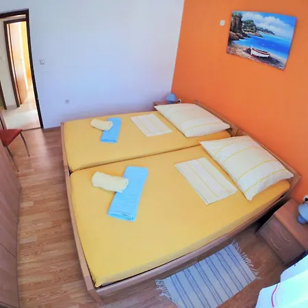 Erdgeschosswohnung Mit Viel Komfort Und Terrasse *